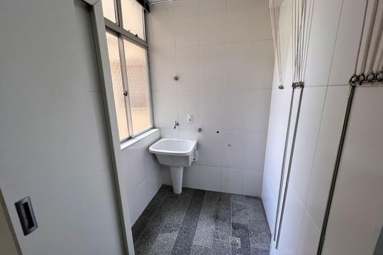 Área de serviço de apartamento para alugar com 3 quartos, 145m² em Santo Antônio, Belo Horizonte