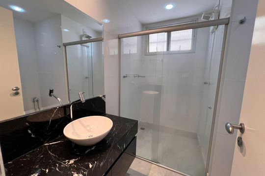 Banheiro Suíte de apartamento para alugar com 3 quartos, 145m² em Santo Antônio, Belo Horizonte