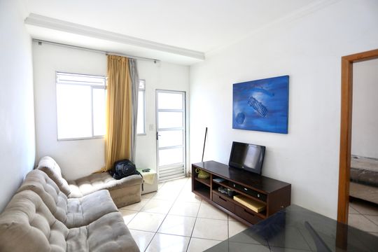Sala de casa de condomínio à venda com 2 quartos, 80m² em Colorado, Contagem