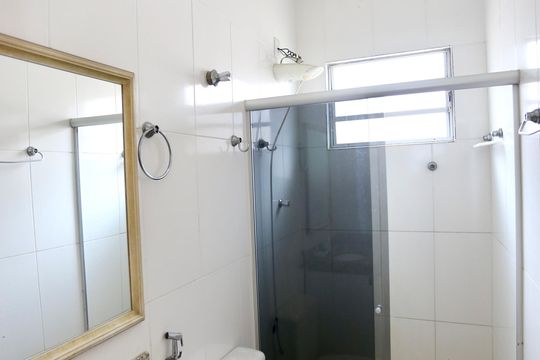 Banheiro Social de casa de condomínio à venda com 2 quartos, 80m² em Colorado, Contagem