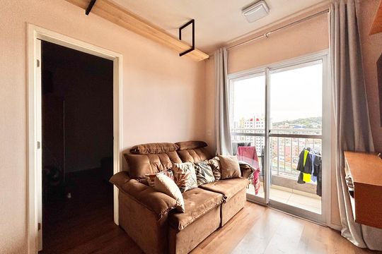 Sala de apartamento para alugar com 2 quartos, 47m² em Quitaúna, Osasco