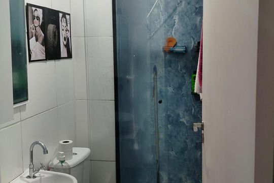 Banheiro de apartamento para alugar com 2 quartos, 34m² em Conjunto Habitacional Santa Etelvina III, São Paulo