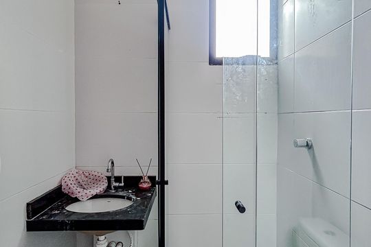 Banheiro de apartamento para alugar com 2 quartos, 47m² em Vila Santa Isabel, São Paulo
