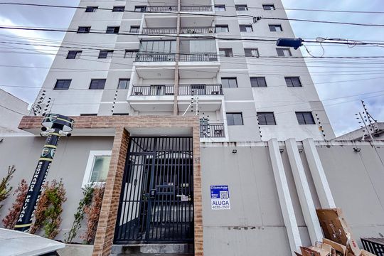 Fachada com Plaquinha de apartamento para alugar com 2 quartos, 47m² em Vila Santa Isabel, São Paulo