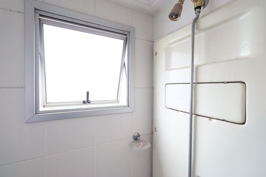 Banheiro Social de apartamento à venda com 2 quartos, 61m² em Água Branca, São Paulo
