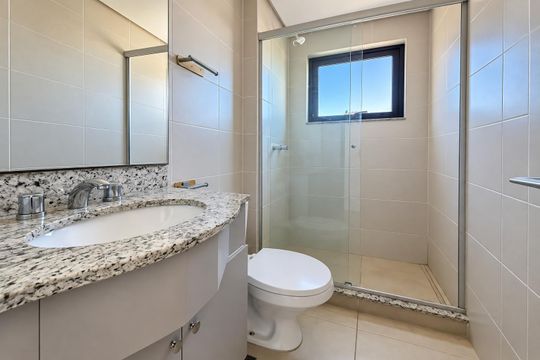 Banheiro social de apartamento para alugar com 2 quartos, 78m² em Petrópolis, Porto Alegre