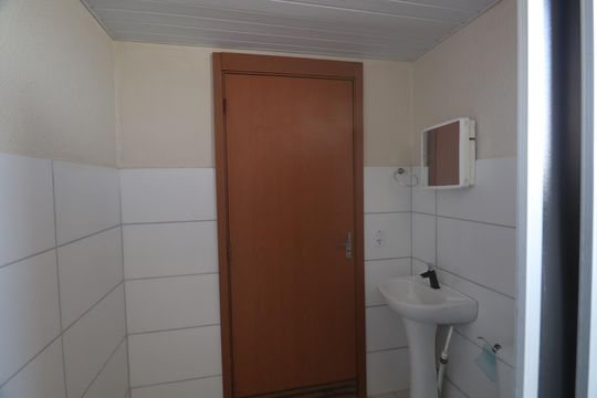 Banheiro de apartamento à venda com 2 quartos, 50m² em Bairro Fátima, Canoas