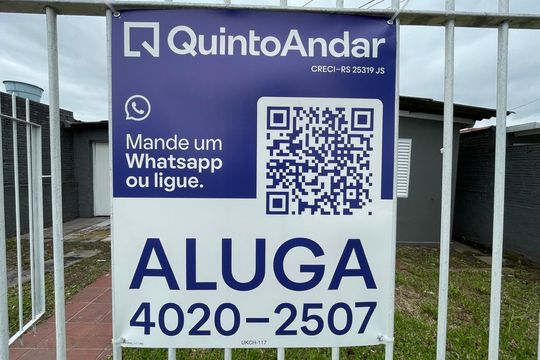 Placa instalada em 01/10/2026 com o código UKCH-117 de casa para alugar com 2 quartos, 65m² em Rio Branco, São Leopoldo