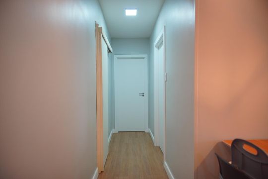 Corredor de apartamento à venda com 2 quartos, 60m² em Humaitá, Porto Alegre