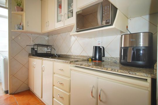 Cozinha de apartamento à venda com 2 quartos, 60m² em Humaitá, Porto Alegre