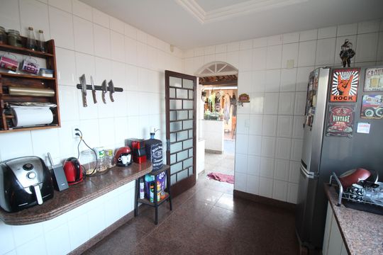 Cozinha de casa à venda com 3 quartos, 270m² em Inconfidentes, Contagem