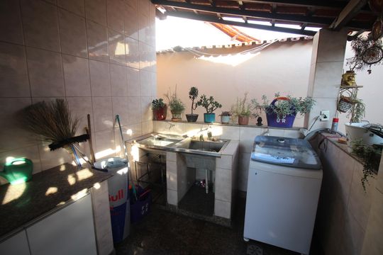 Área de Serviço de casa à venda com 3 quartos, 270m² em Inconfidentes, Contagem