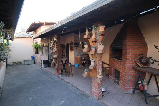 Quintal e area Gourmet de casa à venda com 3 quartos, 270m² em Inconfidentes, Contagem