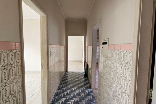Corredor de apartamento para alugar com 3 quartos, 140m² em Manoel Reis Ii, Nilópolis