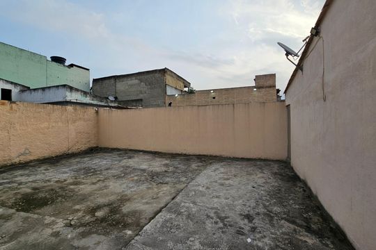Garagem de casa para alugar com 4 quartos, 350m² em Cabuís, Nilópolis