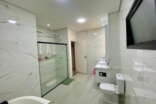 Banheiro 1 de casa de condomínio à venda com 2 quartos, 200m² em Parque Brasil 500, Paulínia