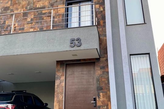 Fachada de casa de condomínio à venda com 2 quartos, 200m² em Parque Brasil 500, Paulínia