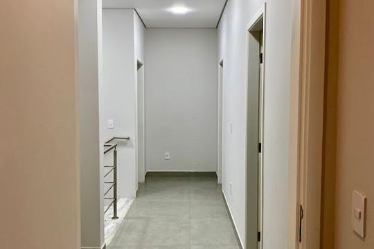 Corredor de casa de condomínio à venda com 2 quartos, 200m² em Parque Brasil 500, Paulínia