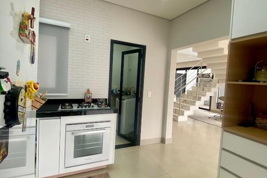 Cozinha de casa de condomínio à venda com 2 quartos, 200m² em Parque Brasil 500, Paulínia