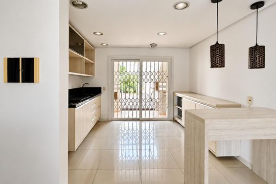Cozinha de casa à venda com 3 quartos, 181m² em Costa E Silva, Porto Alegre