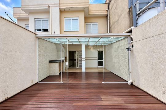 Área externa  de casa à venda com 3 quartos, 181m² em Costa E Silva, Porto Alegre