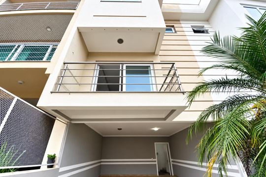 Fachada de casa à venda com 3 quartos, 181m² em Costa E Silva, Porto Alegre