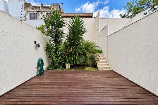 Área externa  de casa à venda com 3 quartos, 181m² em Costa E Silva, Porto Alegre