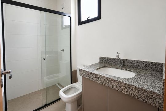 Banheiro da suíte 2 de casa de condomínio para alugar com 3 quartos, 166m² em Conjunto Residencial Storil, Aparecida de Goiânia