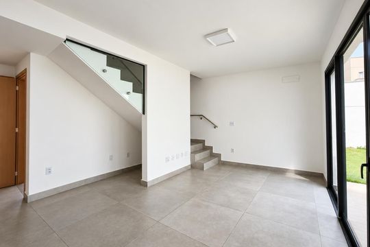 Casa de Condomínio para alugar com 3 quartos, 166m² em Conjunto Residencial Storil, Aparecida de Goiânia