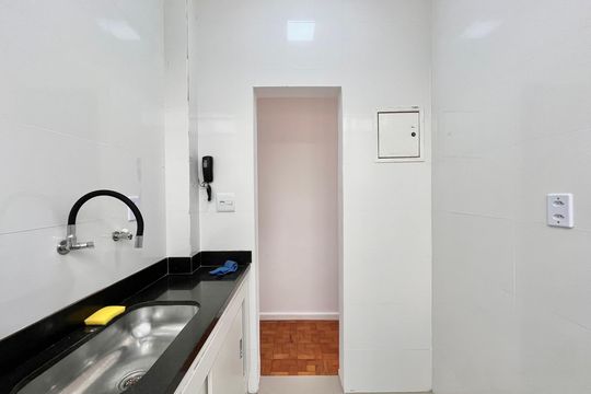 Cozinha de apartamento para alugar com 1 quarto, 42m² em Copacabana, Rio de Janeiro
