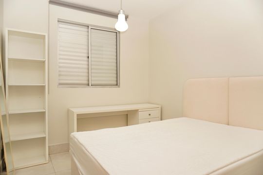 Quarto 1 de apartamento para alugar com 2 quartos, 72m² em Cruzeiro, Belo Horizonte