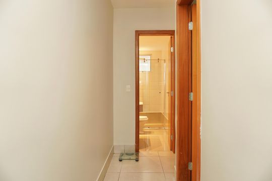 Corredor de apartamento para alugar com 2 quartos, 72m² em Cruzeiro, Belo Horizonte