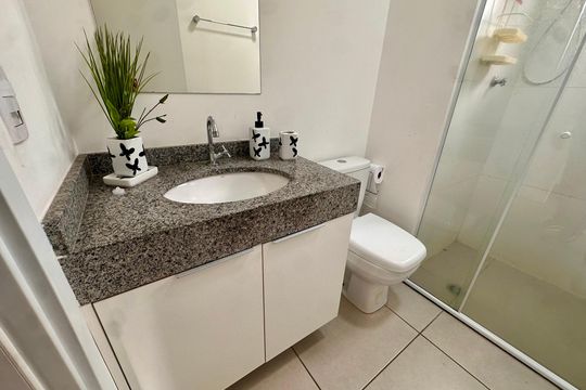Banheiro de kitnet/studio para alugar com 1 quarto, 26m² em Campo Belo, São Paulo
