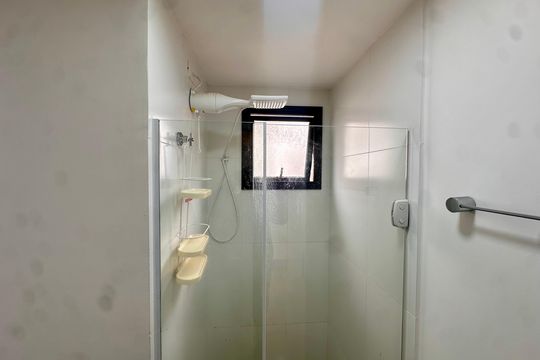 Banheiro de kitnet/studio para alugar com 1 quarto, 26m² em Campo Belo, São Paulo