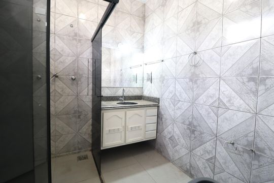 Banheiro do Quarto 3 de casa para alugar com 3 quartos, 120m² em Tabajaras, Uberlândia