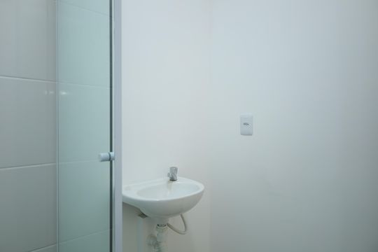 Banheiro de apartamento para alugar com 2 quartos, 40m² em Vila Carmosina, São Paulo