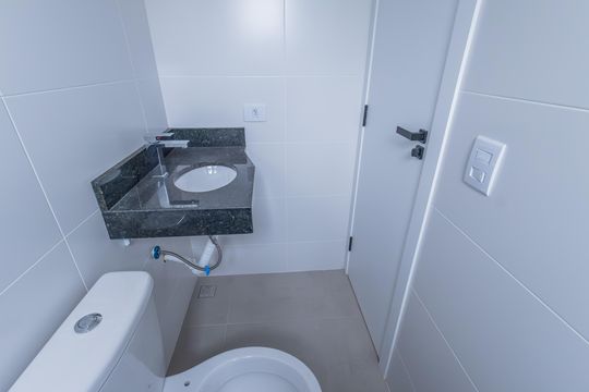 Banheiro de apartamento para alugar com 1 quarto, 35m² em Capão da Imbuia, Pinhais