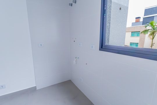 Cozinha de apartamento para alugar com 1 quarto, 35m² em Capão da Imbuia, Pinhais