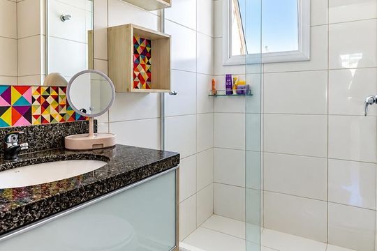 Banheiro de apartamento para alugar com 2 quartos, 72m² em Independência, Porto Alegre