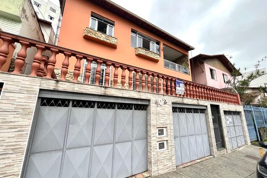 Fachada de casa para alugar com 2 quartos, 102m² em São Mateus, Juiz de Fora