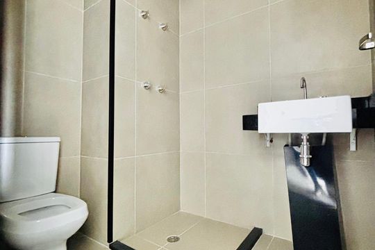 Banheiro  de kitnet/studio à venda com 1 quarto, 26m² em Melville Empresarial Ii, Barueri