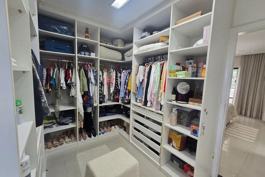 Closet de casa de condomínio à venda com 3 quartos, 360m² em Vargem Pequena, Rio de Janeiro