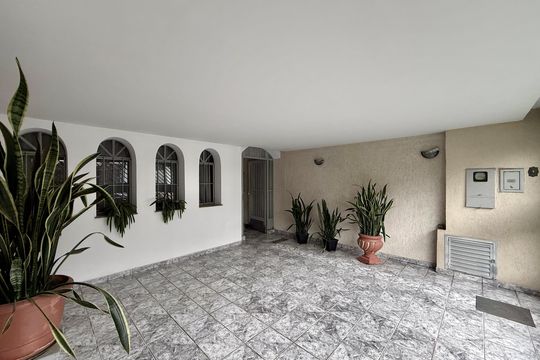 Garagem de casa à venda com 3 quartos, 110m² em Chácara Monte Alegre, São Paulo