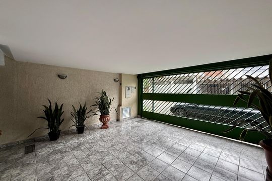 Garagem de casa à venda com 3 quartos, 110m² em Chácara Monte Alegre, São Paulo