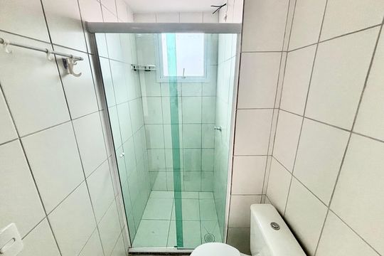 Banheiro 1 de apartamento para alugar com 3 quartos, 50m² em Parque Paineiras, São Paulo