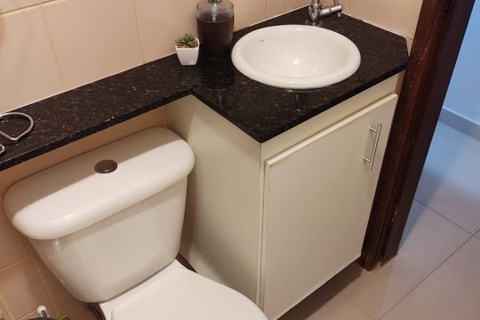 Banheiro de kitnet/studio à venda com 1 quarto, 26m² em Quadra Mista Sudoeste 5, Brasília