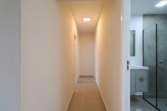 Corredor  de apartamento para alugar com 3 quartos, 98m² em Água Branca, São Paulo