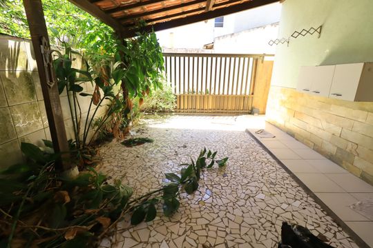 Garagem de casa para alugar com 2 quartos, 80m² em Stella Maris, Salvador