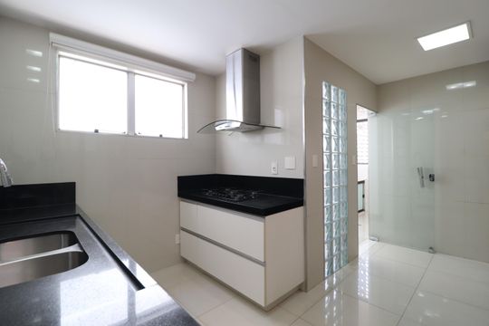 Cozinha de apartamento para alugar com 3 quartos, 130m² em Nossa Senhora Aparecida, Uberlândia