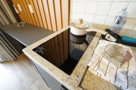 Cozinha de kitnet/studio para alugar com 1 quarto, 24m² em Liberdade, São Paulo